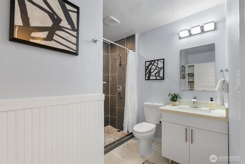 Property photo for 6058 6th Avenue Ne, Seattle photo 17