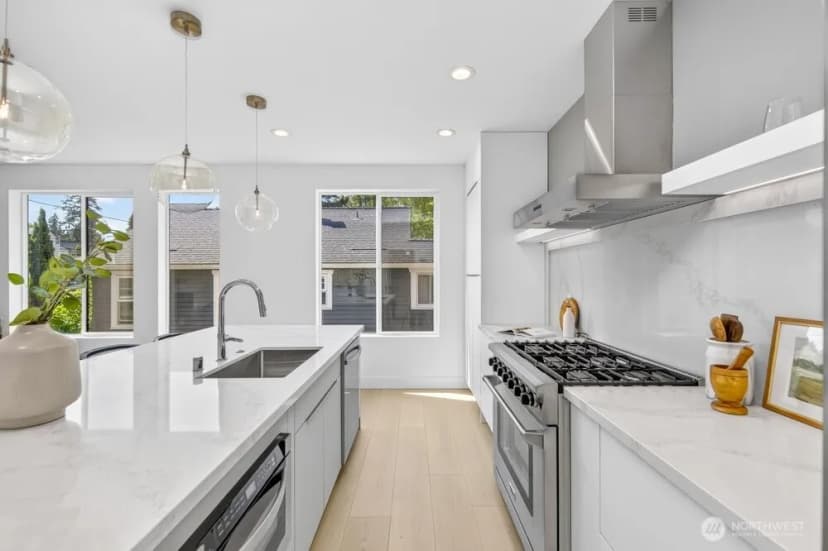 Property photo for 1216 Ne 100th Street, Seattle photo 17
