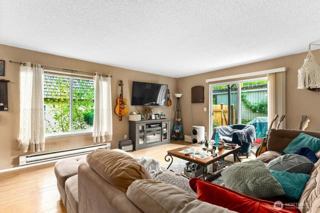 Property photo for 8632 26th Avenue Sw, Seattle photo 2