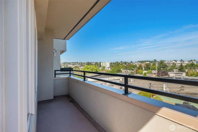 Property photo for 225 Ne 65th Street #406, Seattle photo 3