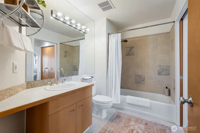 Property photo for 225 Ne 65th Street #406, Seattle photo 15