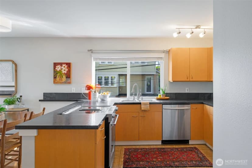 Property photo for 225 Ne 65th Street #406, Seattle photo 8