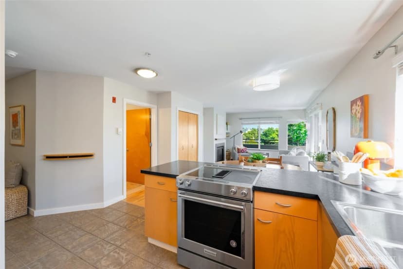 Property photo for 225 Ne 65th Street #406, Seattle photo 9