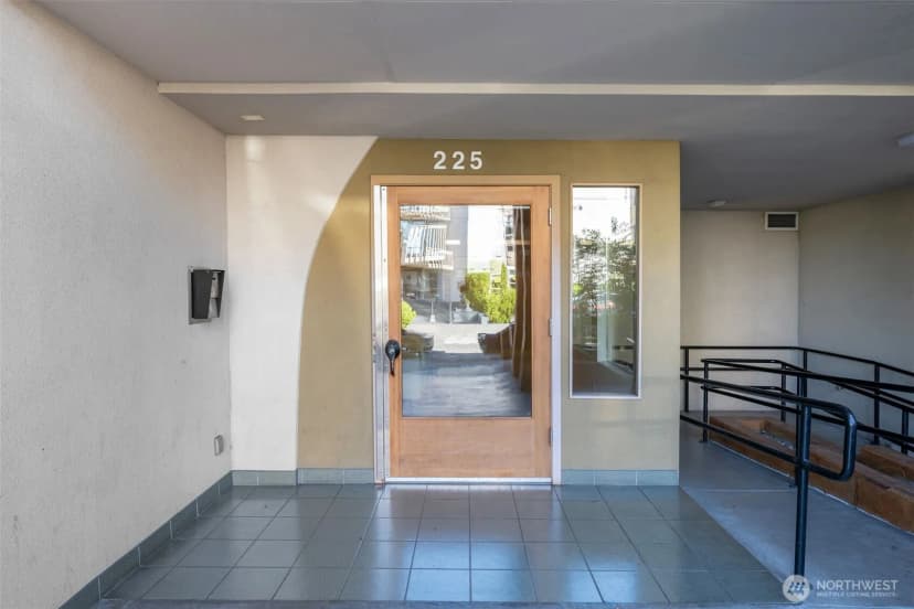 Property photo for 225 Ne 65th Street #406, Seattle photo 20