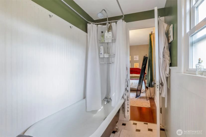 Property photo for 937 N 88th Street, Seattle photo 12