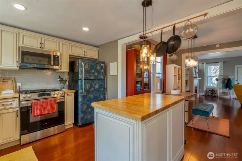 Property photo for 937 N 88th Street, Seattle photo 9