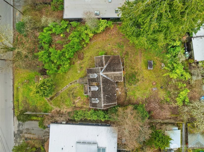 Property photo for 9229 45th Avenue Ne, Seattle photo 4