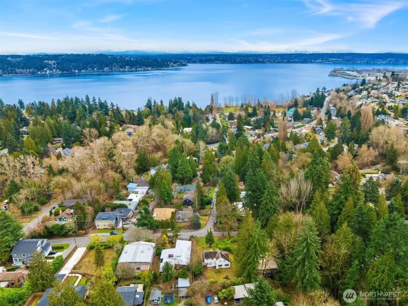 Property photo for 9229 45th Avenue Ne, Seattle photo 6