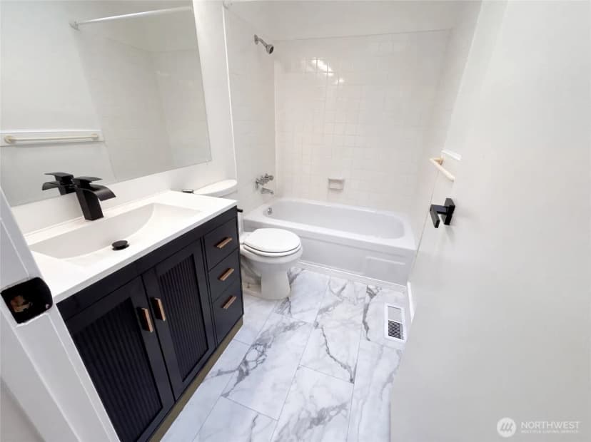 Property photo for 9232 139th Street, Kirkland photo 17