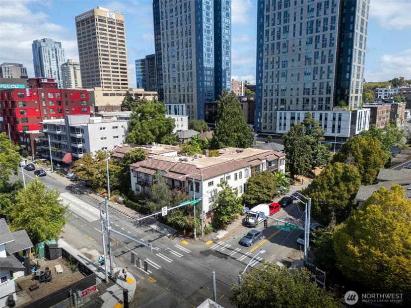 Property photo for 4204 11th Avenue Ne #8, Seattle photo 24