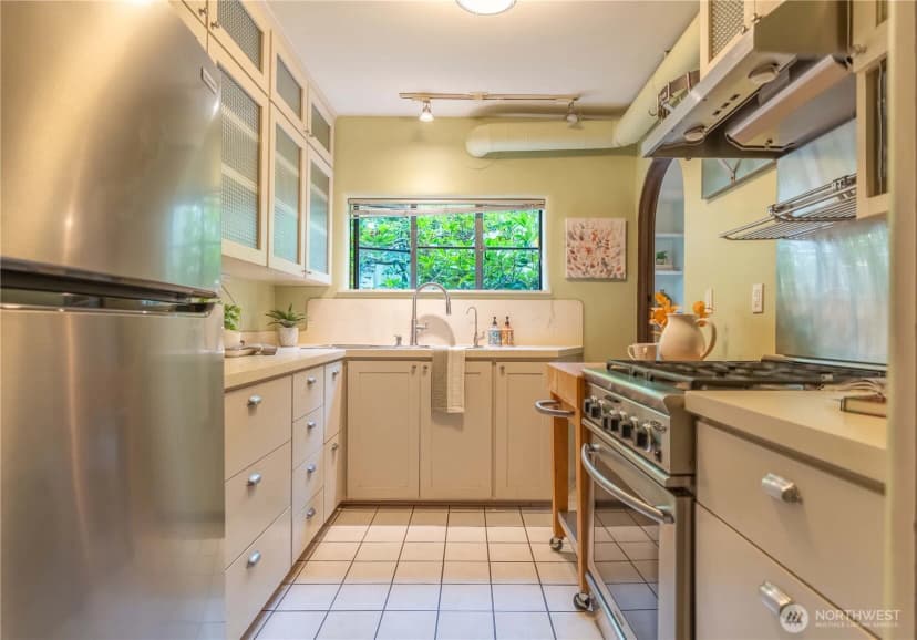 Property photo for 4204 11th Avenue Ne #8, Seattle photo 11