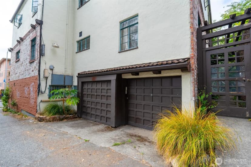 Property photo for 4204 11th Avenue Ne #8, Seattle photo 22