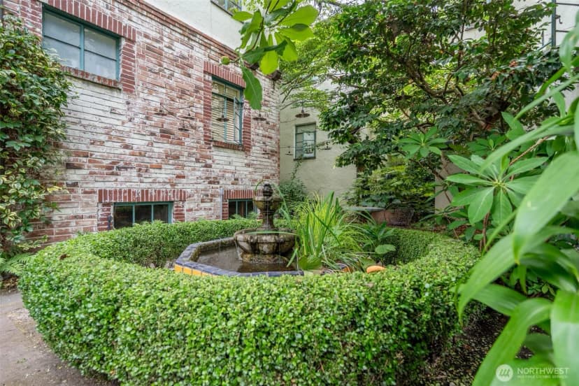 Property photo for 4204 11th Avenue Ne #8, Seattle photo 20