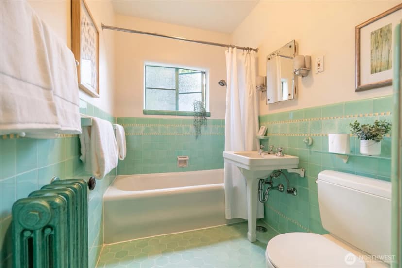 Property photo for 4204 11th Avenue Ne #8, Seattle photo 13