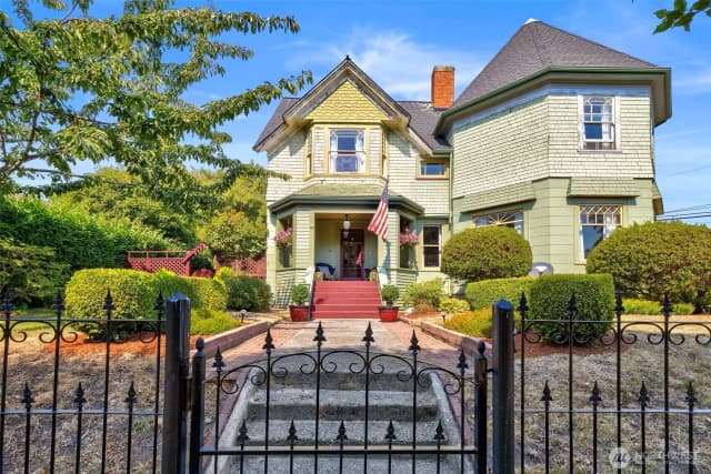 Property photo for 415 Harrison Street, Port Townsend photo 2