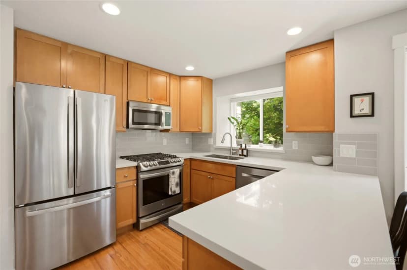 Property photo for 6800 Oswego Place Ne, Seattle photo 8