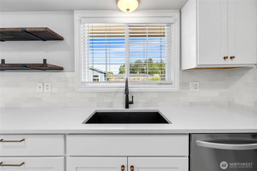Property photo for 1206 S Walnut St, Burlington photo 8