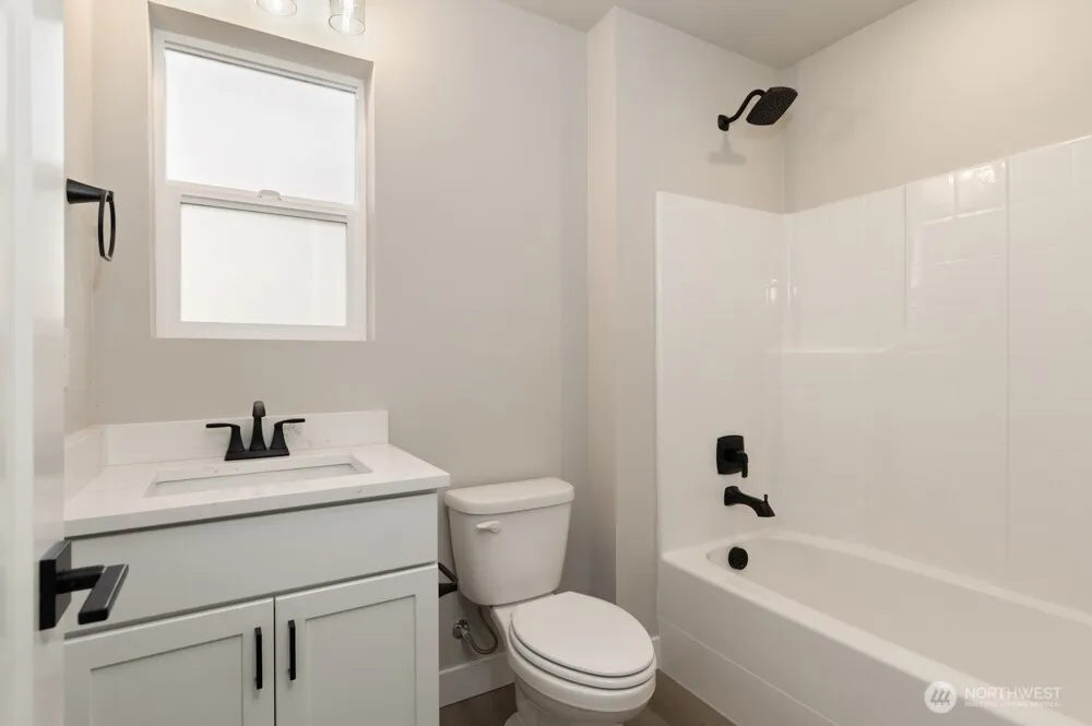 Property photo for 12814 66th Avenue S, Seattle photo 4