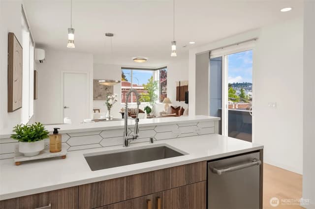 Property photo for 3613 Wallingford Avenue N, Seattle photo 5