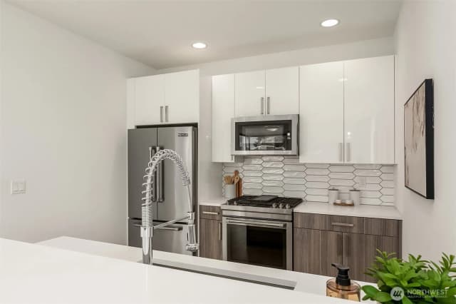 Property photo for 3613 Wallingford Avenue N, Seattle photo 4