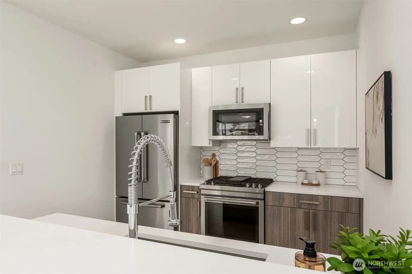 Property photo for 3613 Wallingford Avenue N, Seattle photo 4