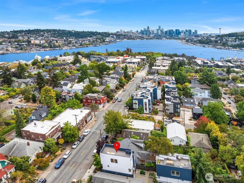 Property photo for 3613 Wallingford Avenue N, Seattle photo 32
