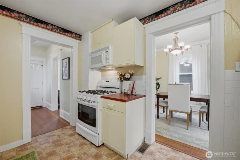 Property photo for 919 20th Avenue S, Seattle photo 14