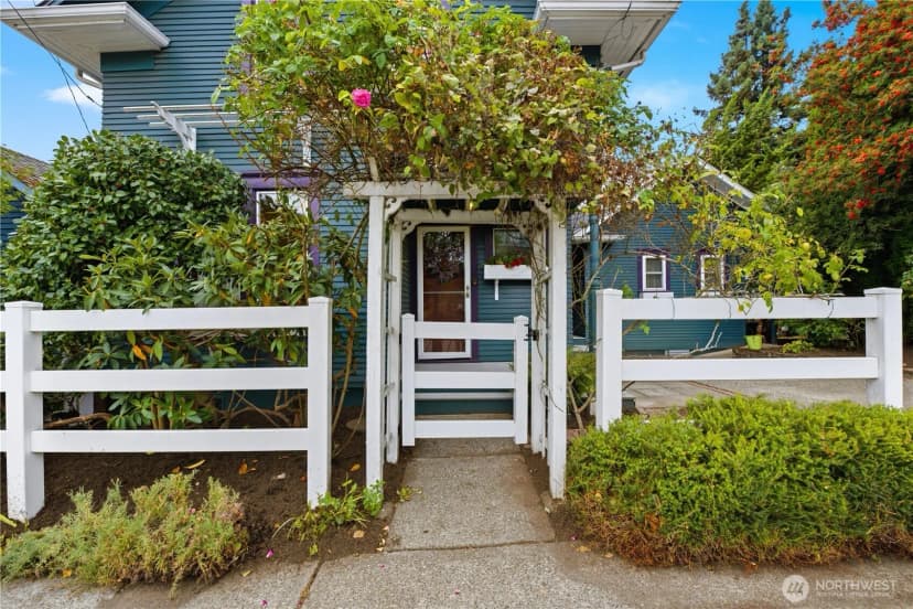 Property photo for 919 20th Avenue S, Seattle photo 2