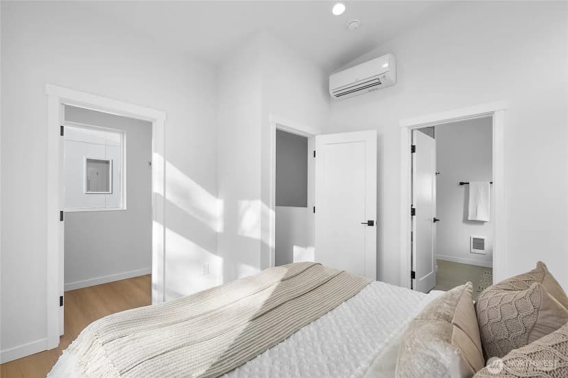 Property photo for 1804 28th Avenue S, Seattle photo 11