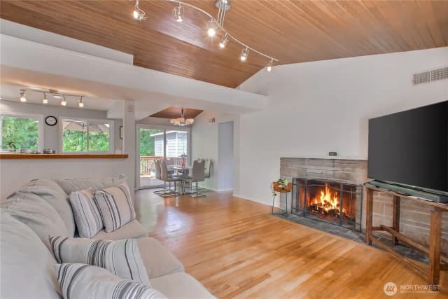 Property photo for 16817 15th Avenue Ne, Shoreline photo 5
