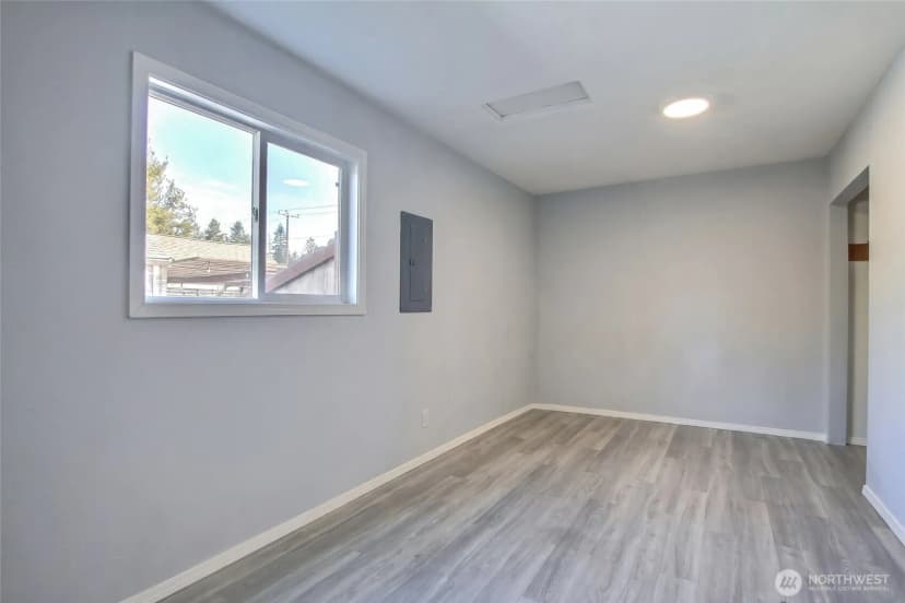Property photo for 16817 15th Avenue Ne, Shoreline photo 8