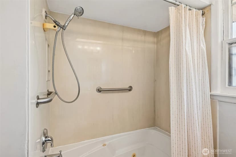 Property photo for 1313 F Street Se, Auburn photo 22