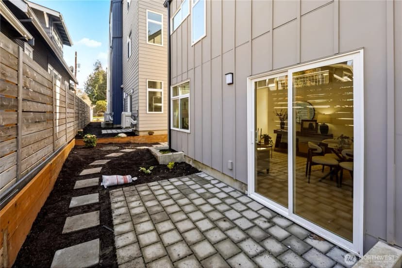 Property photo for 2935 39th Avenue Sw, Seattle photo 21