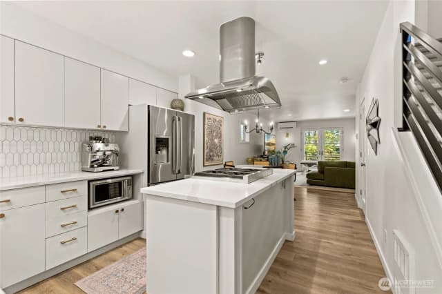 Property photo for 300 26th Avenue E #d, Seattle photo 4