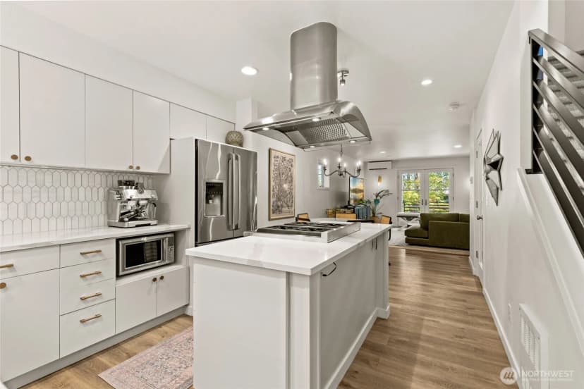 Property photo for 300 26th Avenue E #d, Seattle photo 4