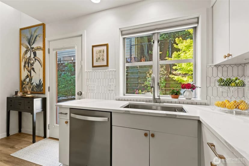 Property photo for 300 26th Avenue E #d, Seattle photo 8