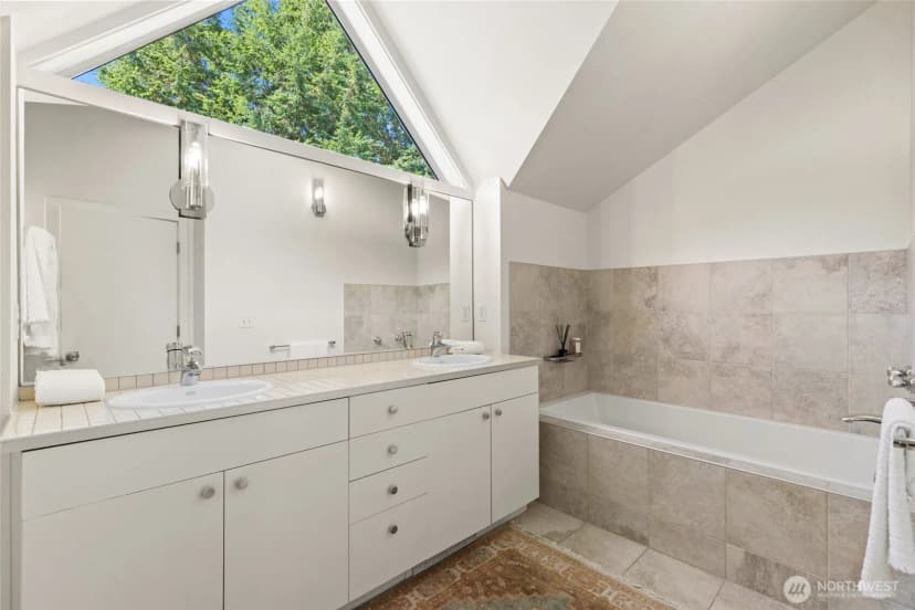 Property photo for 300 26th Avenue E #d, Seattle photo 33