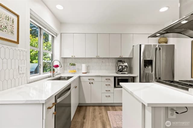 Property photo for 300 26th Avenue E #d, Seattle photo 5