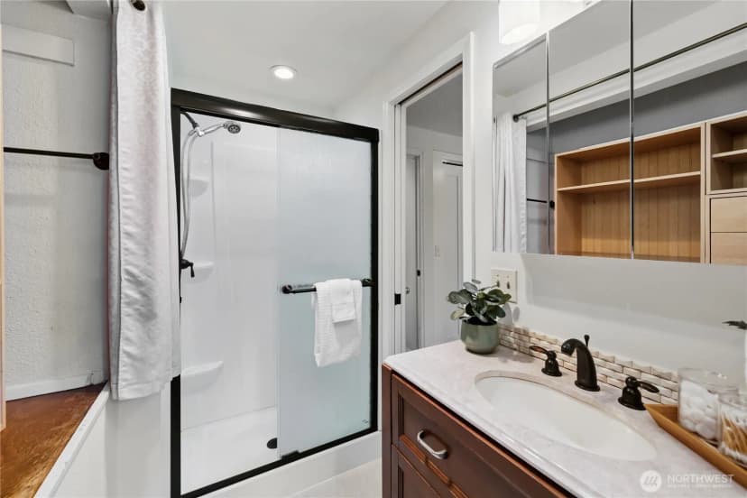 Property photo for 10320 Ne 123rd Place, Kirkland photo 14