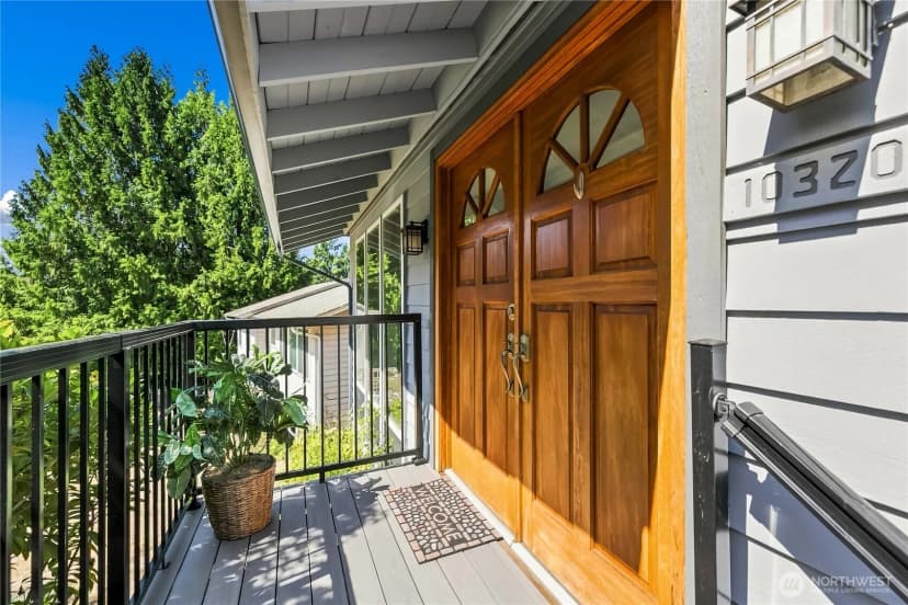 Property photo for 10320 Ne 123rd Place, Kirkland photo 2