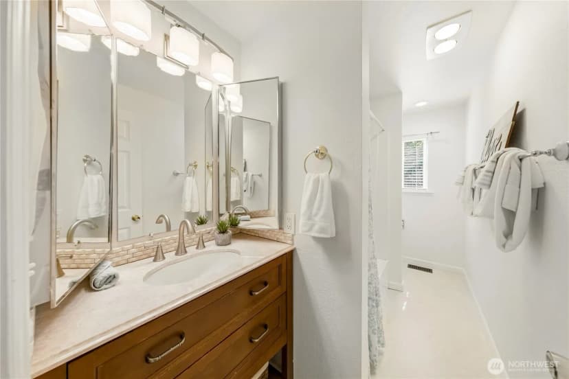 Property photo for 10320 Ne 123rd Place, Kirkland photo 25