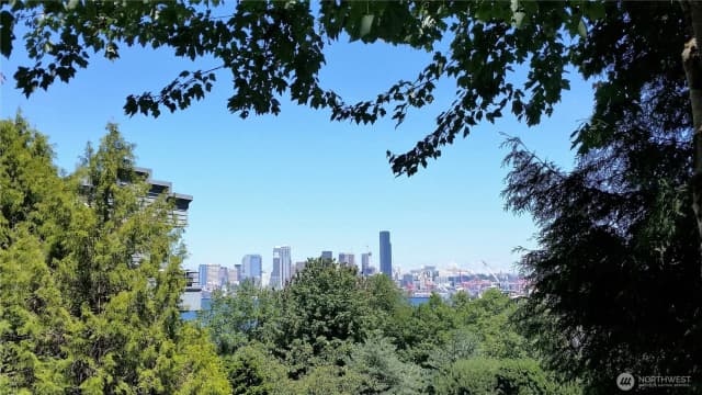 Property photo for 2349 Sw Harbor Avenue Sw #101, Seattle photo 3
