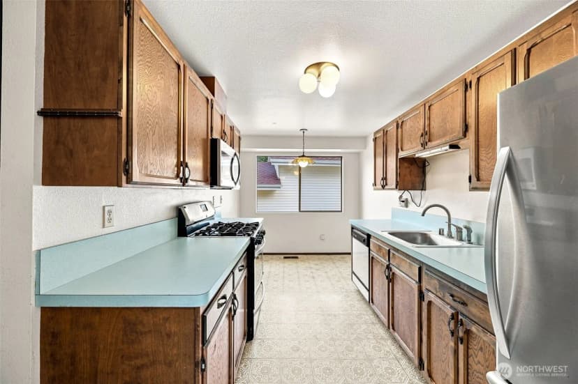 Property photo for 1018 S 244th Pl, Des Moines photo 19