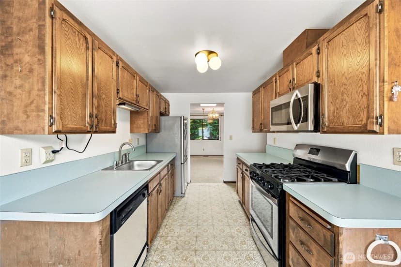 Property photo for 1018 S 244th Pl, Des Moines photo 18