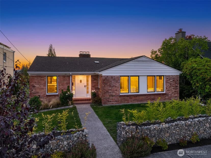 Property photo for 6225 Ne Princeton Way, Seattle photo 2