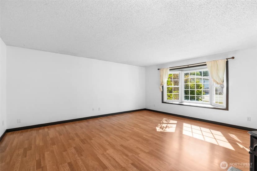 Property photo for 988 Ridgeway Drive, Oak Harbor photo 7