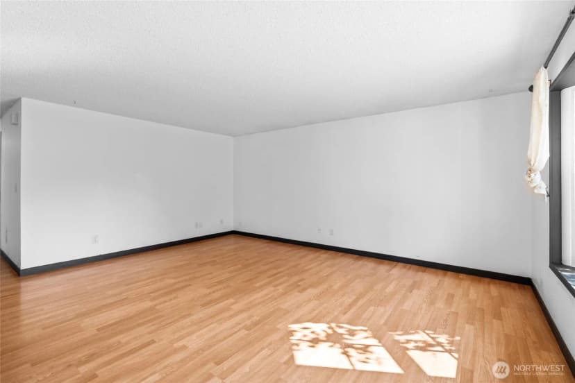 Property photo for 988 Ridgeway Drive, Oak Harbor photo 3