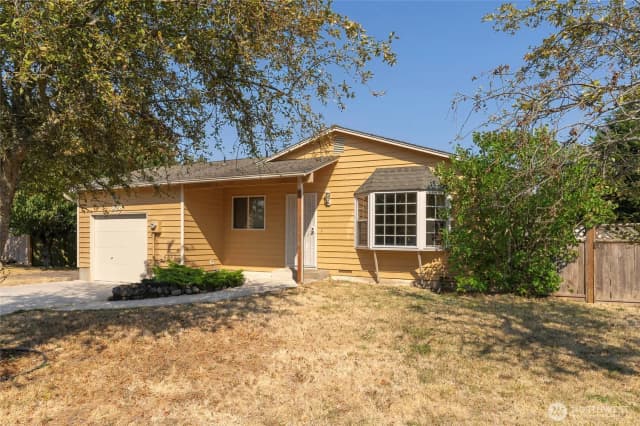 Property photo for 988 Ridgeway Drive, Oak Harbor