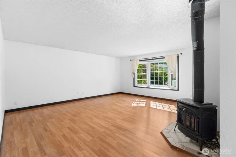 Property photo for 988 Ridgeway Drive, Oak Harbor photo 8