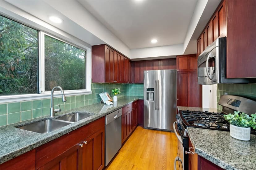Property photo for 218 31st Ave S, Seattle photo 14